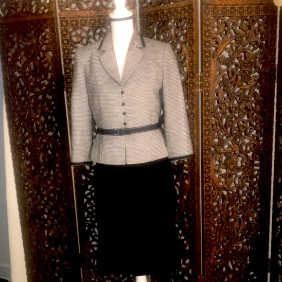 Tahari Arthur S Levin peplum Checked Suit Size 8 - Picture 1 of 9